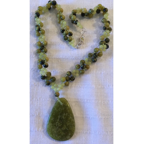 Natural stone necklace in shades of green - Picture 1 of 3